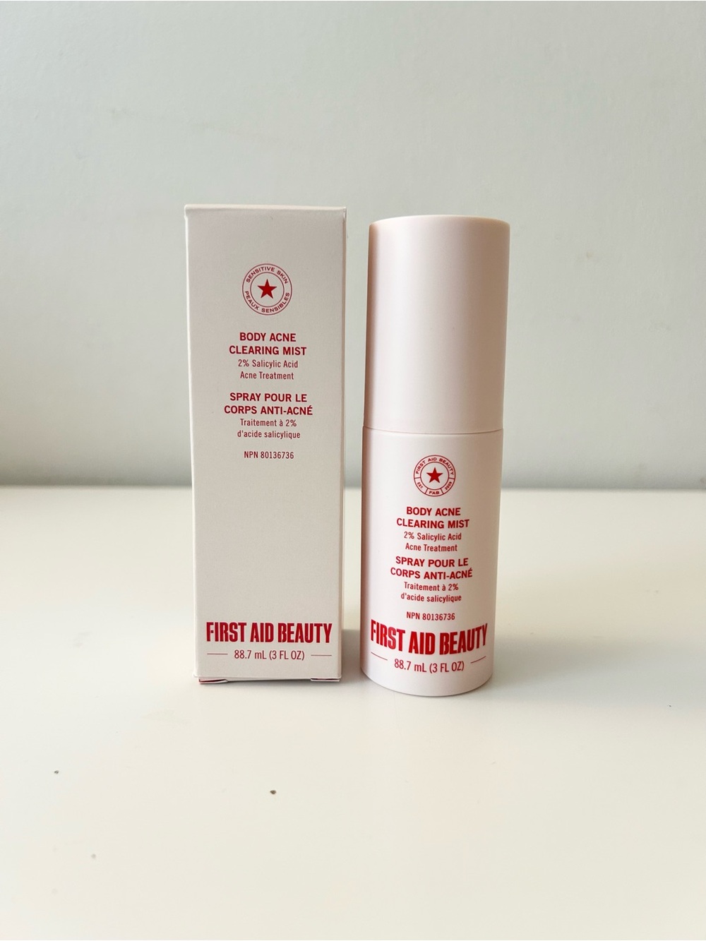 🌸FIRST AID BEAUTY Body Acne Clearing Mist - 2% Salicylic Acid Treatment 88.7 mL